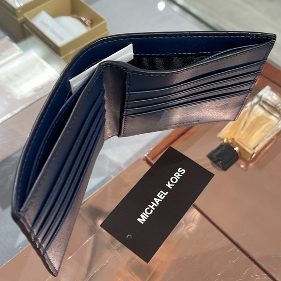Michael Kors Cooper Billfold Wallet
Navy 
NWT - Picture 7 of 16